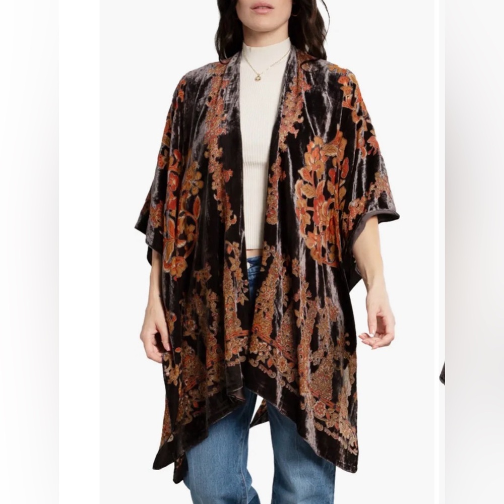SAACHI Black and Orange Floral Kimono